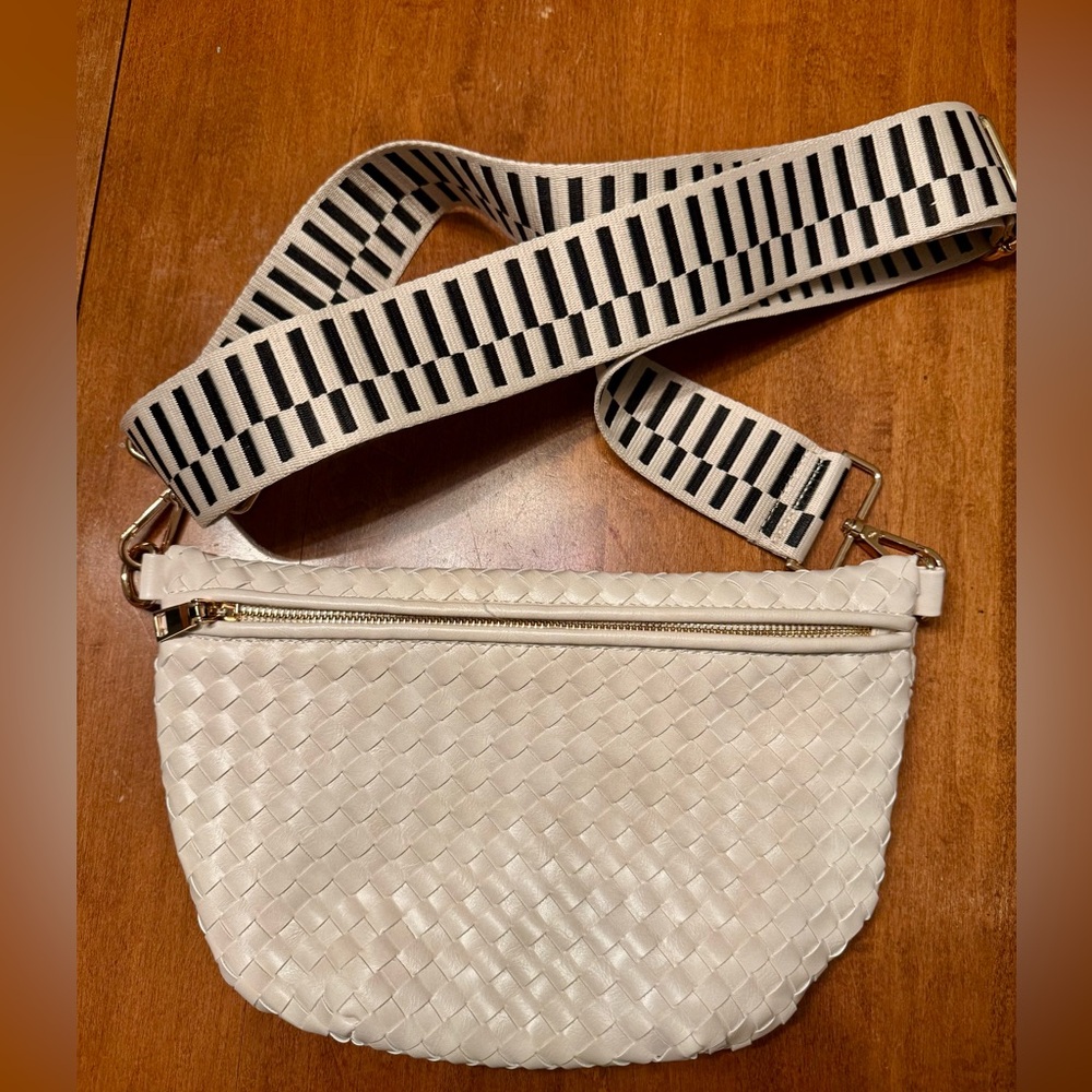 NWOT - Pretty Simple Westlyn Woven Bum Bag